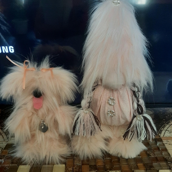 Fuzzy pink puppy gnome and his girl gnome - Picture 2 of 3